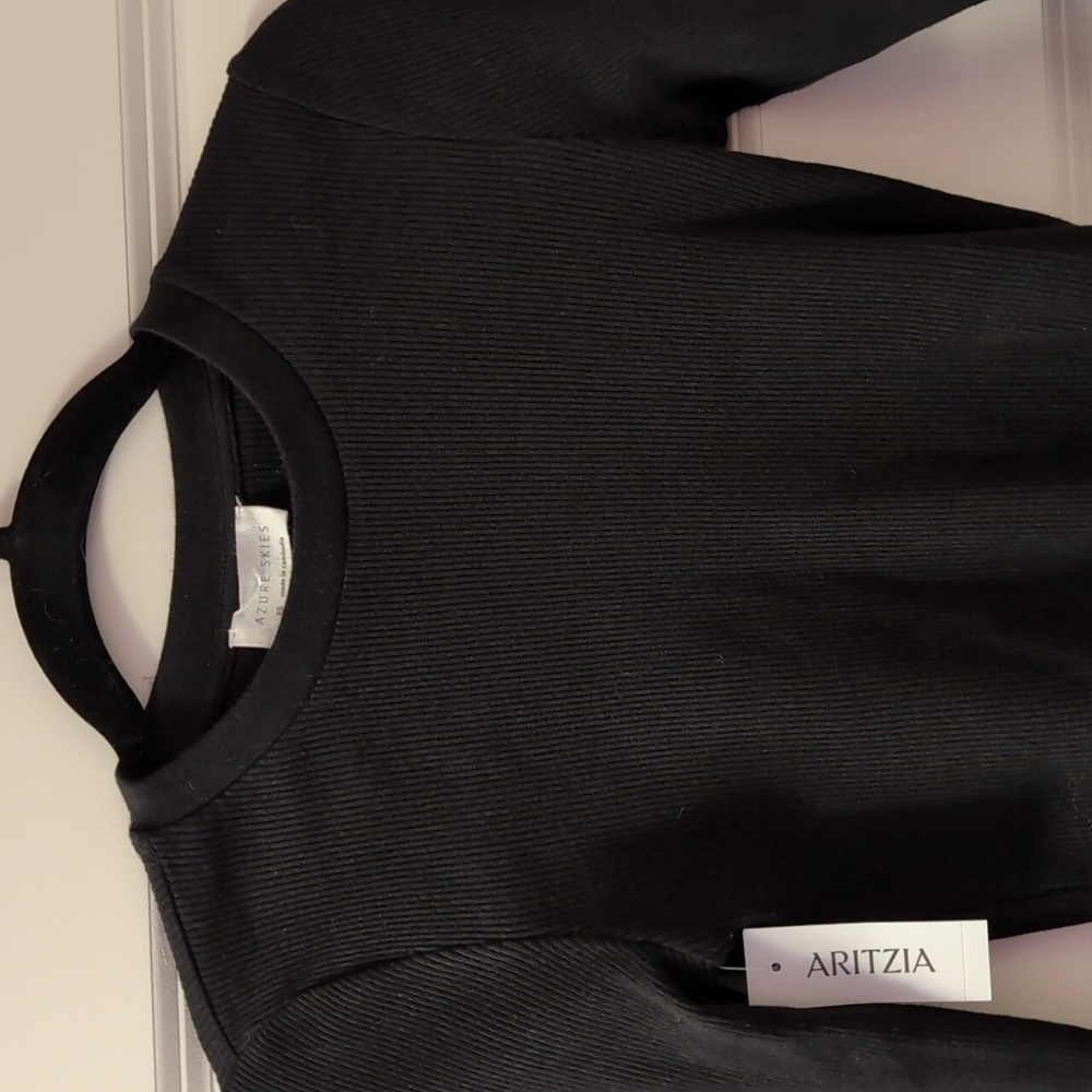 Aritzia Ribbed Cropped Black Long Sleeve Tee - Picture 2 of 3